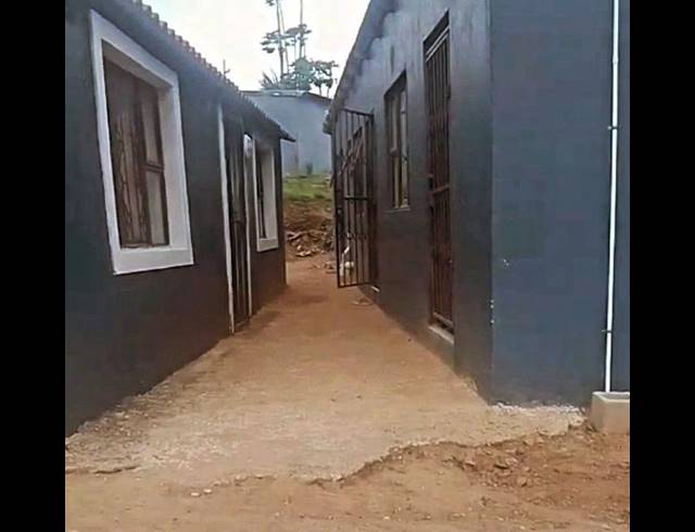 5 BEDROOM HOUSE FOR SALE IN UMLAZI D